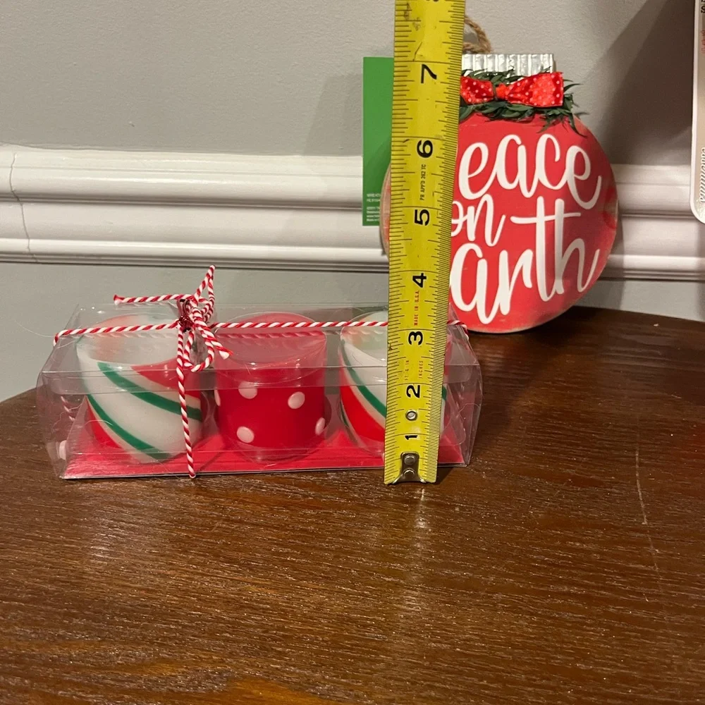 Holiday/Christmas Bundle includes Pier 1 mini motive, 2 holiday spatulas & decor